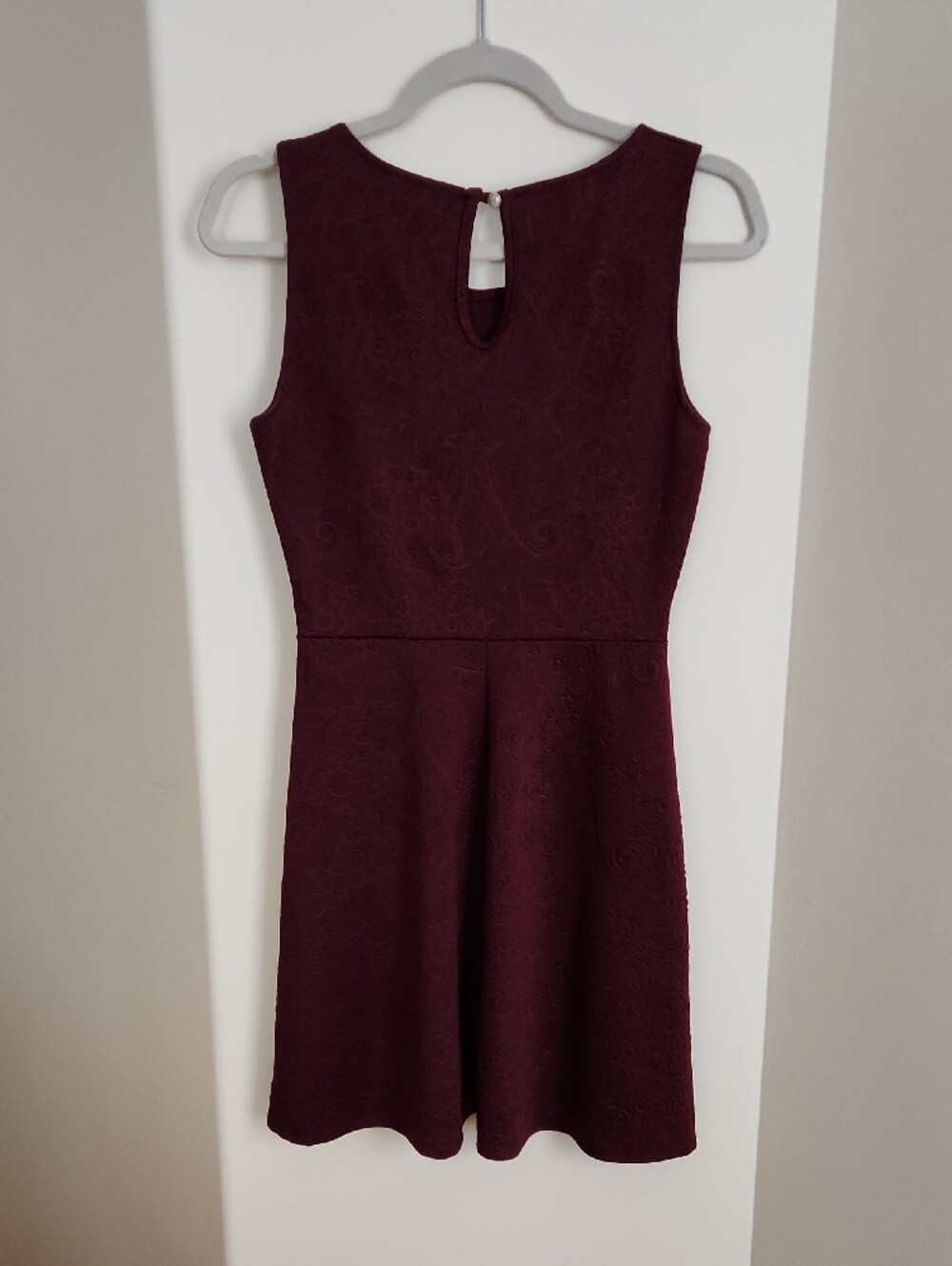Subtle Textured Patterned Dress - Picture 2 of 8